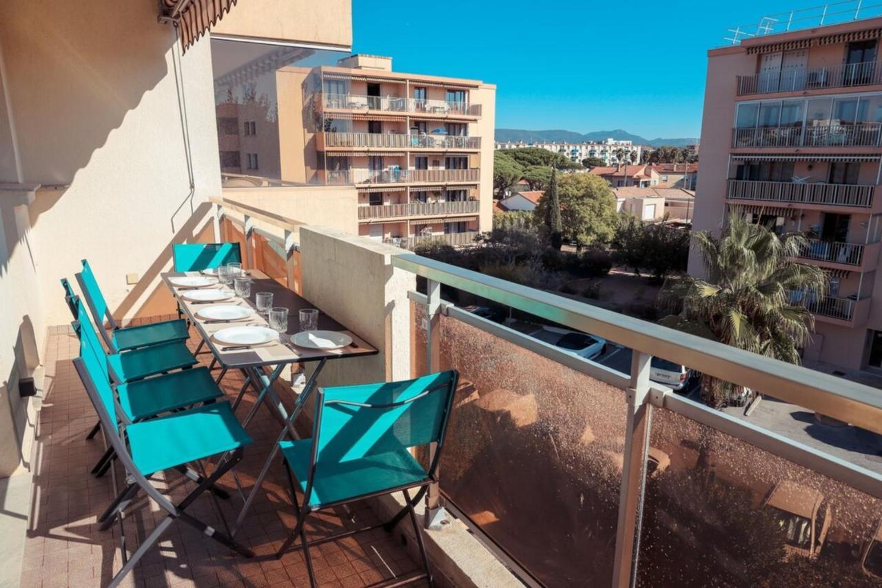 Chic Appart'Hôtel du Port Fréjus Esterno foto